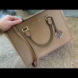 Michael Kors Bags - Perfect condition Michael kors purse Michael Kors Bags - Perfect condition Michael kors purse